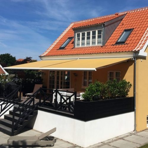 Farvehandel i Ringe og Svendborg med stort udvalg af solafskærmning, herunder gardiner og markiser